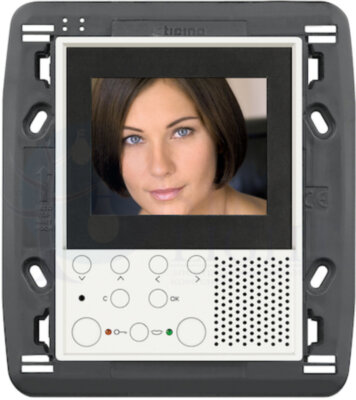 Axolute Внутреннее видеоустройство с функцией hands-free, 2-проводная система, цветной LCD экран 2,5”, управление с помощью ПК, дополняется декоративными рамками серии AXOLUTE, цвет белый